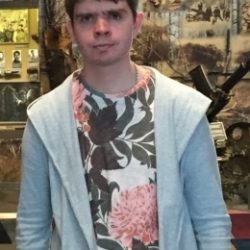 Парень, приглашу сочную девушку в гости Парень, приглашу сочную девушку в гости